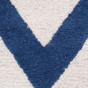 Safavieh Cambridge 139 Hand Tufted  Rug Navy / Ivory CAM139G-2