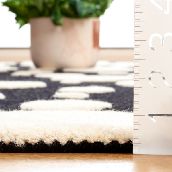 Safavieh Cambridge Hand-tufted Transitional Ivory Rug - Luxurious Wool Blend For Timeless Home Elegance Black ,Ivory 80% Wool,20% Cotton Cam147z-8