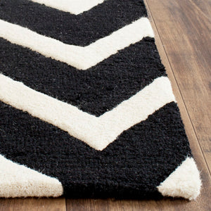 Safavieh Cambridge 714 Hand Tufted  Rug Black / Ivory CAM714K-2