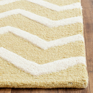 Safavieh Cambridge 714 Hand Tufted  Rug Light Gold / Ivory CAM714L-28