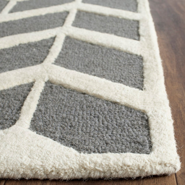 Safavieh Cambridge 718 Hand Tufted  Rug Dark Grey / Ivory CAM718D-28