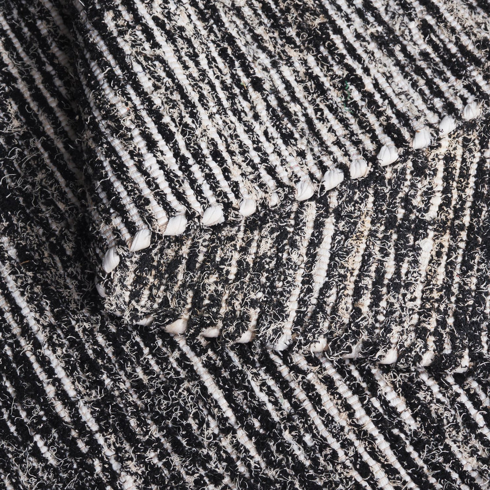 Safavieh Cape Cod Handwoven Ivory And Black Abstract Area Rug — Artisanal Texture, Low-Profile Plush, Durable Classic 6'-0" x 6'-0" CAP154A-6SQ
