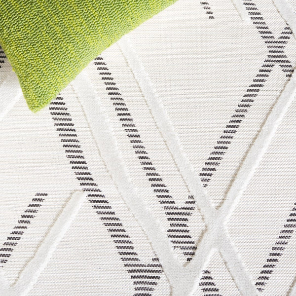 Safavieh Cabana 416 Power Loomed Indoor / Outdoor Rug Ivory / Black 9' x 12'