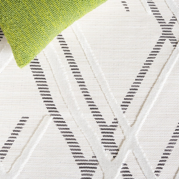 Safavieh Cabana 416 CBN416 Power Loomed Indoor / Outdoor Rug Ivory / Black CBN416Z-7SQ