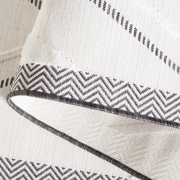 Safavieh Cabana 416 Power Loomed Indoor / Outdoor Rug Ivory / Black 9' x 12'