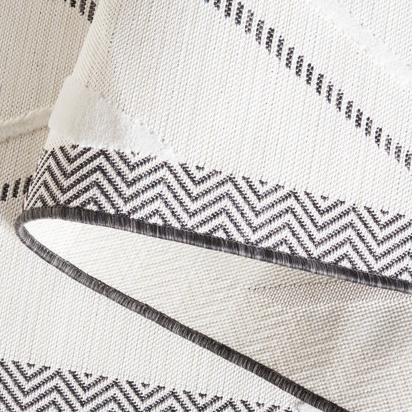 Safavieh Cabana 416 CBN416 Power Loomed Indoor / Outdoor Rug Ivory / Black CBN416Z-7SQ