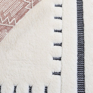 Safavieh Celebrity Power Loomed Turkish Runner Rug for Hallways in a Bold Graphic Style 5'-3" x 7'-6" CEL802H-5