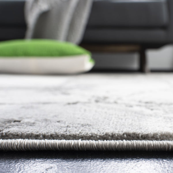 Safavieh Craft Grey Silver Polypropylene Runner Rug for Modern Hallways and Entryways CFT877G