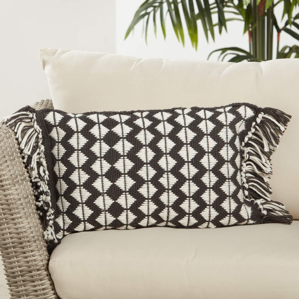 Jaipur Living Jaipur Living Perdita Woven Geometric Chevron Pillow Cover for Indoor Outdoor Decor Black 13" x 21" PLC102423