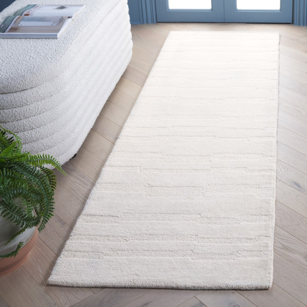 Safavieh Chatham 301 Hand Tufted Solid/Tonal Rug Ivory 2'-3" x 8'