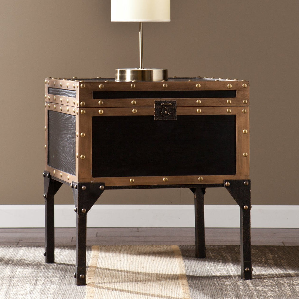 Safavieh Drifton Vintage Trunk End Table With Hidden Storage And Antique Bronze Accent Hardware CK3182