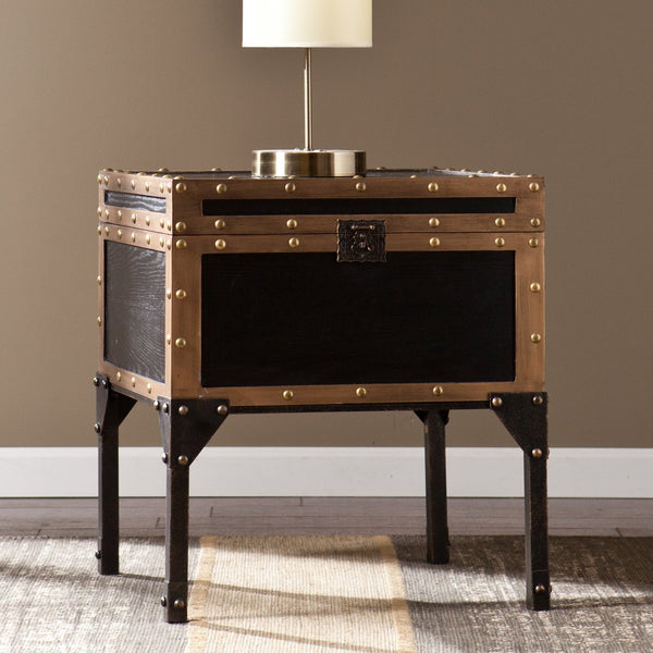 Safavieh Drifton Vintage Trunk End Table With Hidden Storage And Antique Bronze Accent Hardware CK3182