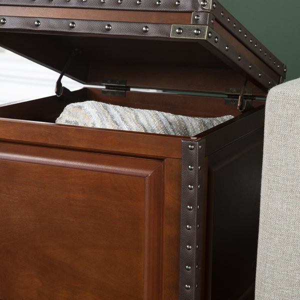 Safavieh Amherst Vintage Trunk End Table With Lift Top Hidden Storage And Nailhead Faux Leather Trim BROWN CK5482