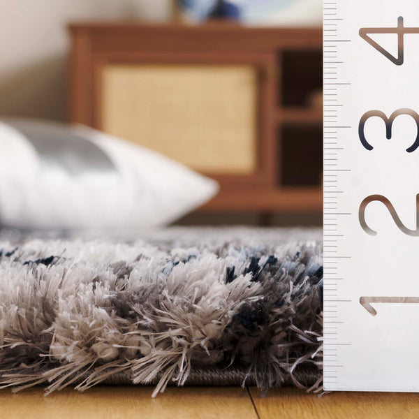 Safavieh Cloud Elegant Shag Area Rug – Luxurious Comfort With Modern Abstract Design For Stylish Spaces Grey ,Blue Polyester Cld110f-9