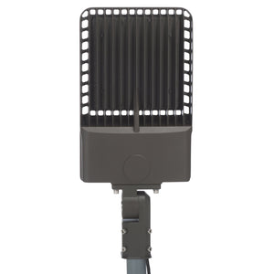Safavieh Led 200W High-Efficiency Parking Lot Light, Black Metal Fixture For Secure, Long-Lasting Outdoor Illumination CLT3200W