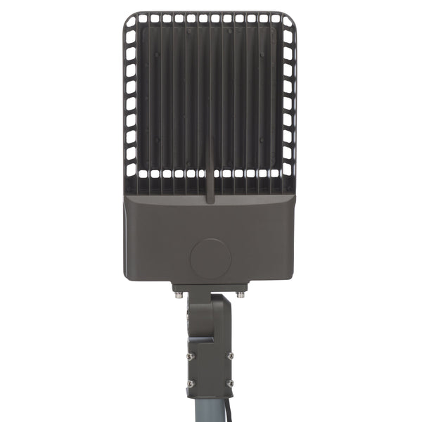 Safavieh Led 200W High-Efficiency Parking Lot Light, Black Metal Fixture For Secure, Long-Lasting Outdoor Illumination CLT3200W