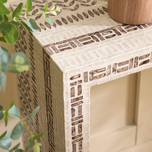 Safavieh Kestrel Console Table - Elegant Capiz Shell Inlay With Modern Design For Entryway & Living Spaces CNS1800A
