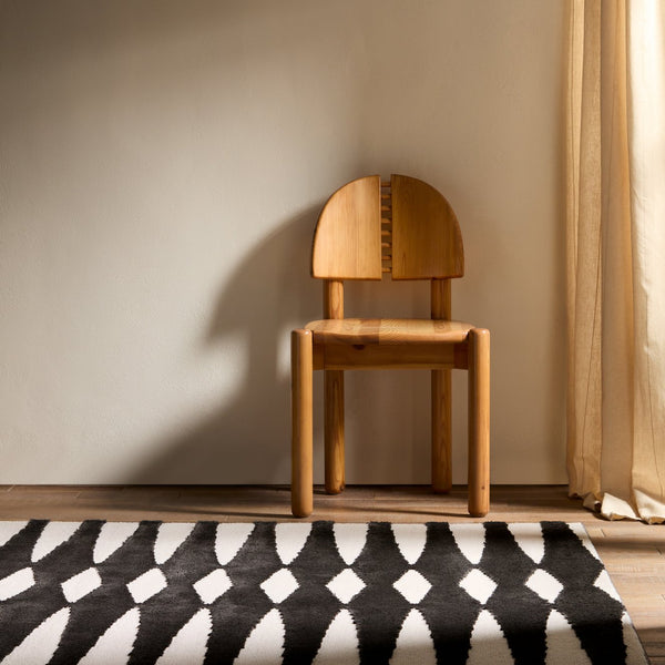 Jaipur Living Calix By Nikki Chu Apyre Cnu01 Powerloomed Machinemade 70% Polypropylene 30% Polyester Geometric Geometric Indoor Rug Black, White 70% Polypropylene 30% Polyester Rug159547