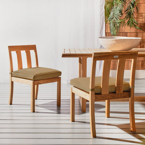 Safavieh MONTFORD Brazilian Teak Dining Table - Elegant Outdoor Furniture for Family Gatherings & Intimate Meals CPT1005A
