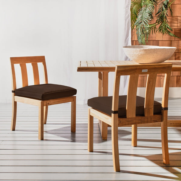 Safavieh MONTFORD Brazilian Teak Dining Table - Elegant Outdoor Furniture for Family Gatherings & Intimate Meals CPT1005A