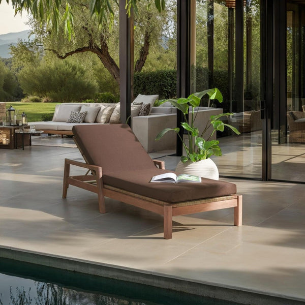 Safavieh DONNAMARIA WICKER SUN LOUNGER – Elegant Eucalyptus Frame with Plush Cushions for Ultimate Comfort Natural / Dark Brown CPT1027C