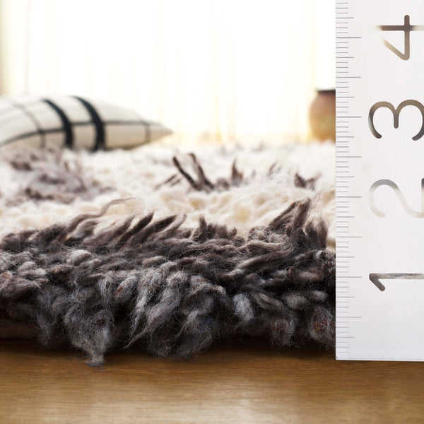 Safavieh Casablanca Hand-woven Area Rug - Luxurious Wool Blend, Contemporary Abstract Design For Any Space Ivory ,Grey 80% Nz Wool,10% Imported Wool,10% Cotton Csb146a-4