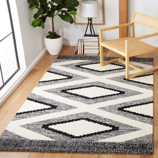 Safavieh Casablanca Hand-Tufted Wool Runner Ivory With Black Geometric Boho Motifs — Low-Profile, Durable Elegance 2'-3" x 7'-0" CSB225Z-27