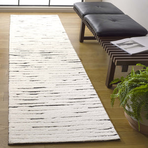 Safavieh Casablanca Hand-tufted Wool Area Rug - Elegant Ivory And Black Design For Timeless Home Decor Ivory ,Black Wool Pile Csb227a-5