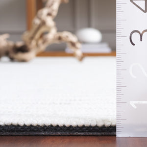 Safavieh Casablanca Hand-tufted Wool Area Rug - Elegant Ivory And Black Design For Timeless Home Decor Ivory ,Black Wool Pile Csb227a-5