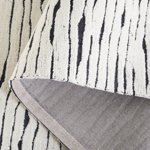 Safavieh Casablanca Hand-tufted Wool Area Rug - Elegant Ivory And Black Design For Timeless Home Decor Ivory ,Black Wool Pile Csb227a-5