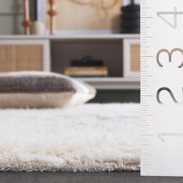 Safavieh Casablanca Hand-tufted Wool Rug - Modern Abstract Design For Elegant Living Spaces And Comfort Beige ,Ivory Wool Pile Csb443b-6