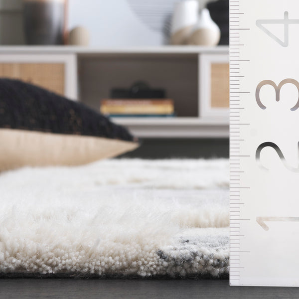 Safavieh Casablanca Modern Hand-tufted Runner Rug - Luxurious Wool Pile For Elegant Home Décor Upgrade Grey ,Ivory Wool Pile Csb444f-5