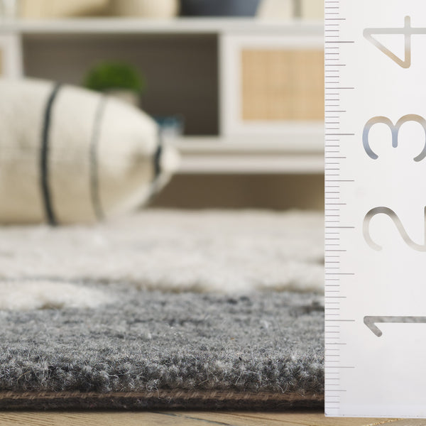 Safavieh Casablanca Modern Runner Rug - Artisan Hand-tufted Design With Plush Pile For Elegant Spaces Dark Grey ,Ivory Wool Pile Csb445h-5