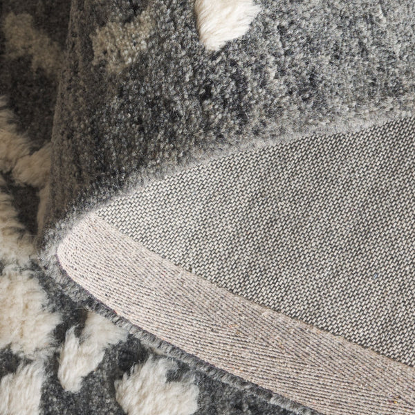 Safavieh Casablanca Hand-tufted Wool Rug – Luxurious Plush Pile, Modern Abstract Design For Elegant Spaces Dark Grey ,Ivory Wool Pile Csb445h-4