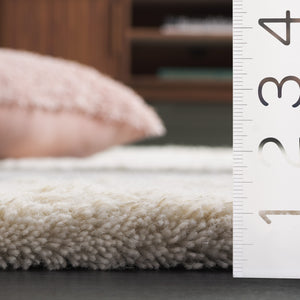 Safavieh Casablanca Hand-tufted Wool Runner Rug - Elegant Modern Design With Plush Pile For Cozy Spaces Grey ,Ivory Wool Pile Csb447f-5