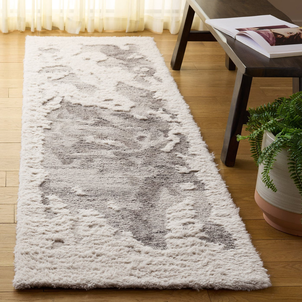 Safavieh Casablanca Modern Wool Runner Rug - Luxurious Hand Tufted Elegance For Hallways And Spaces Ivory ,Taupe Wool Pile Csb448e-28
