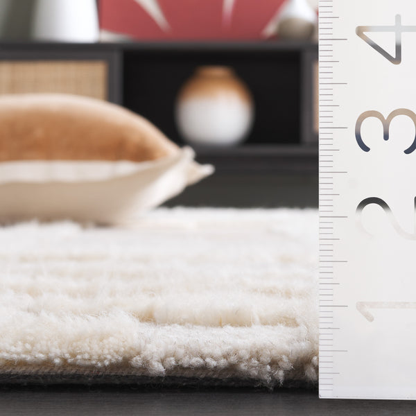 Safavieh Casablanca Modern Runner Rug - Hand-tufted Wool With Exquisite Abstract Design For Timeless Elegance Beige ,Ivory Wool Pile Csb449b-5