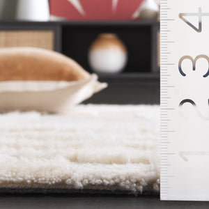 Safavieh Casablanca Modern Hand-tufted Area Rug: Luxurious Wool Pile, Elegant Abstract Design For Your Home Beige ,Ivory Wool Pile Csb449b-6