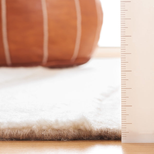 Safavieh Casablanca 467 CSB467 Hand Woven Bohemian Rug Ivory / Beige CSB467A-5