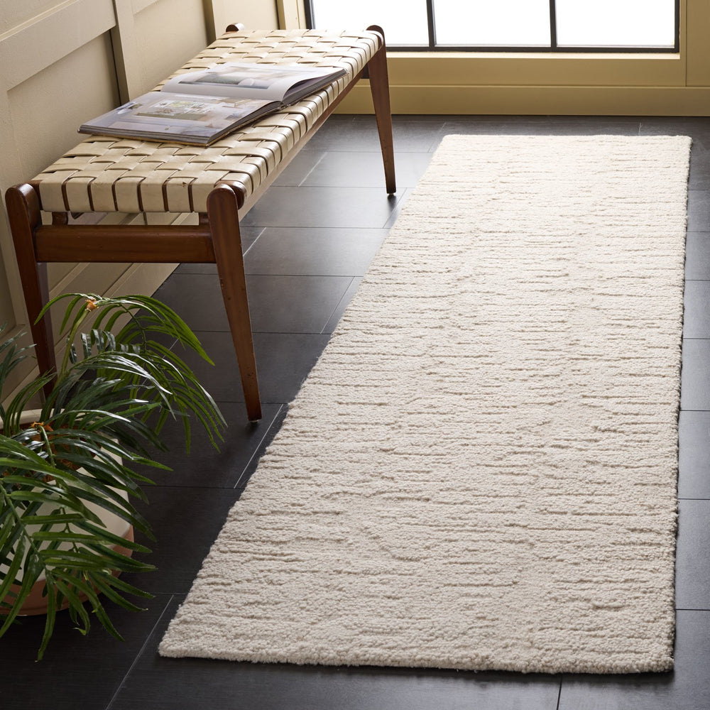 Safavieh Casablanca Modern Wool Runner - Hand-tufted, Plush Comfort For Elegant Hallways And Living Spaces Ivory Wool Pile Csb470a-28