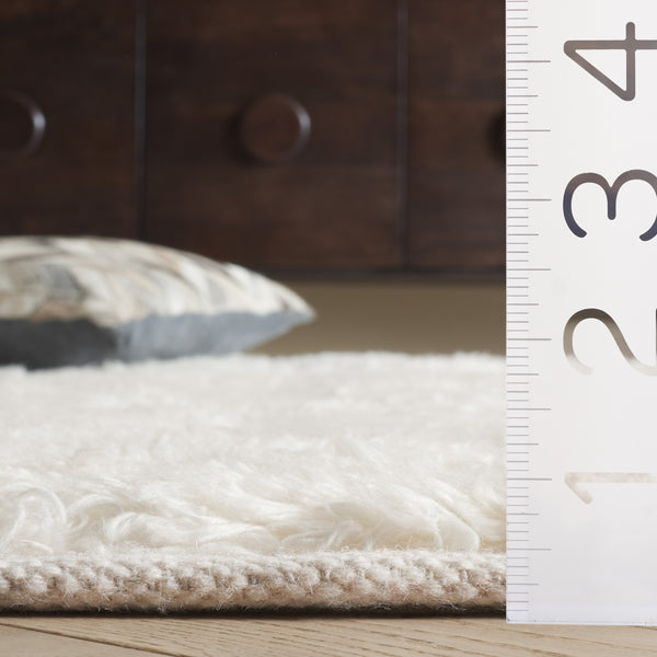 Safavieh Casablanca Hand-woven Wool Area Rug – Elegant Modern Design For Living Room Or Bedroom Decor Ivory Wool Pile Csb471a-3