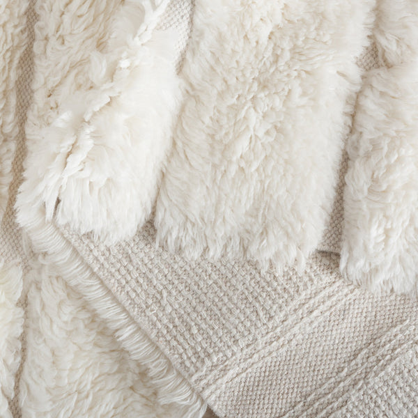 Safavieh Casablanca Hand-woven Runner Rug: Luxurious Geometric Design For Elegant Hallways And Spaces Ivory Wool Pile Csb471a-5