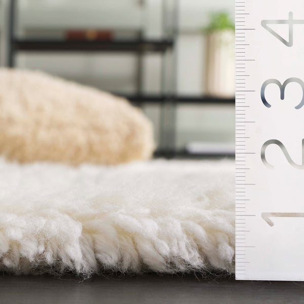 Safavieh Casablanca Handcrafted Wool Area Rug - Luxurious Comfort, Modern Design & Timeless Elegance For Your Home Ivory Wool Pile Csb472a-4