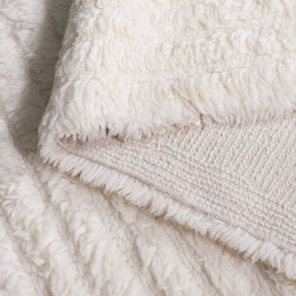 Safavieh Casablanca Hand-woven Runner Rug - Luxurious Wool Design For Elegant Spaces, Modern Craftsmanship Ivory Wool Pile Csb472a-5