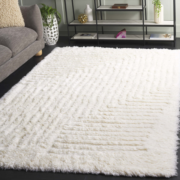 Safavieh Casablanca Hand-woven Runner Rug - Luxurious Wool Design For Elegant Spaces, Modern Craftsmanship Ivory Wool Pile Csb472a-5