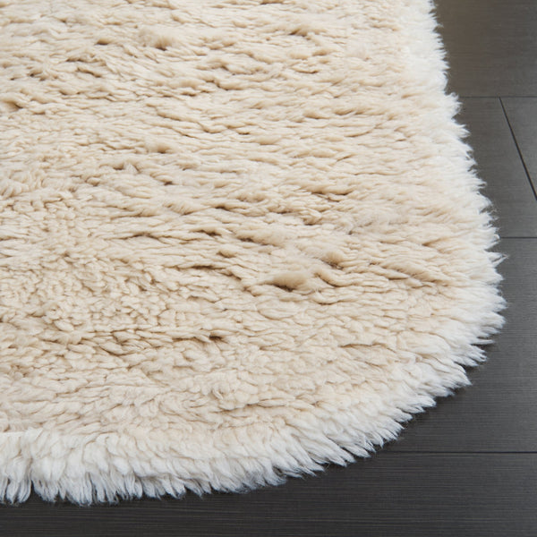 Safavieh Casablanca Modern Handwoven Area Rug - Stylish Runner For Hallways, Crafted In India, Timeless Artistry Beige ,Ivory Wool Pile Csb475b-5