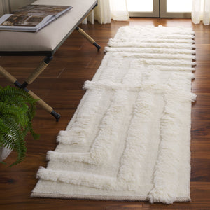 Safavieh Casablanca Artisan Crafted Wool Runner With Geometric Design For Elegant, Timeless Home Décor Ivory Wool Csb494a-4