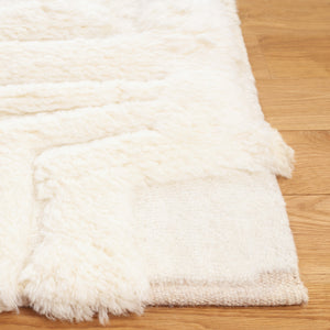 Safavieh Casablanca Artisan Crafted Wool Runner With Geometric Design For Elegant, Timeless Home Décor Ivory Wool Csb494a-4