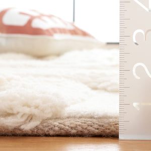 Safavieh Casablanca Artisan Crafted Wool Runner With Geometric Design For Elegant, Timeless Home Décor Ivory Wool Csb494a-4