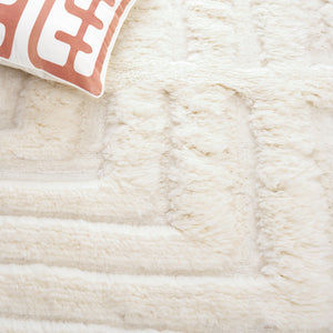 Safavieh Casablanca Artisan Crafted Wool Runner With Geometric Design For Elegant, Timeless Home Décor Ivory Wool Csb494a-4